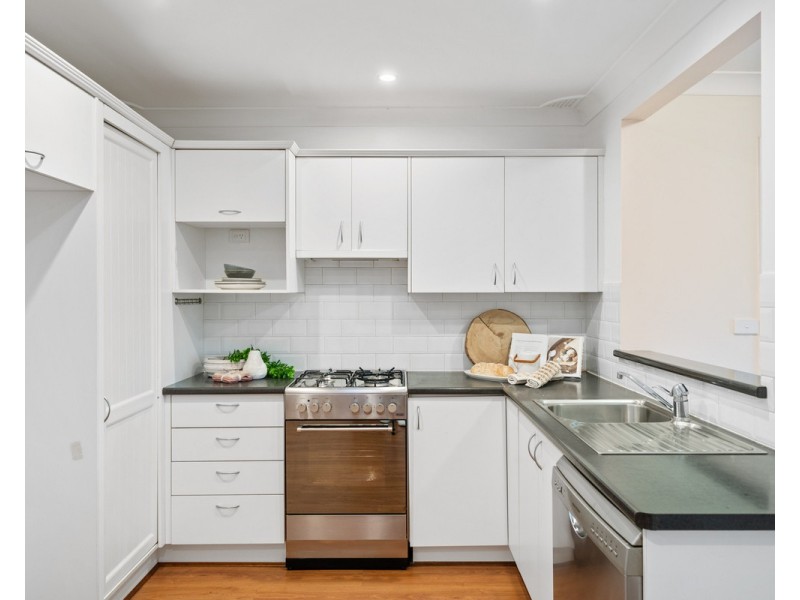 8 Heather Crescent, Wyoming NSW 2250