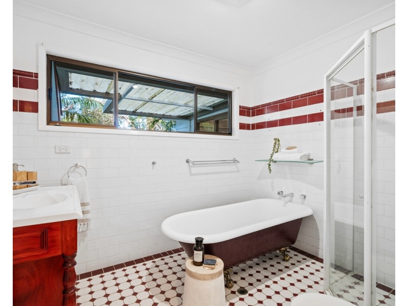 8 Heather Crescent, Wyoming NSW 2250