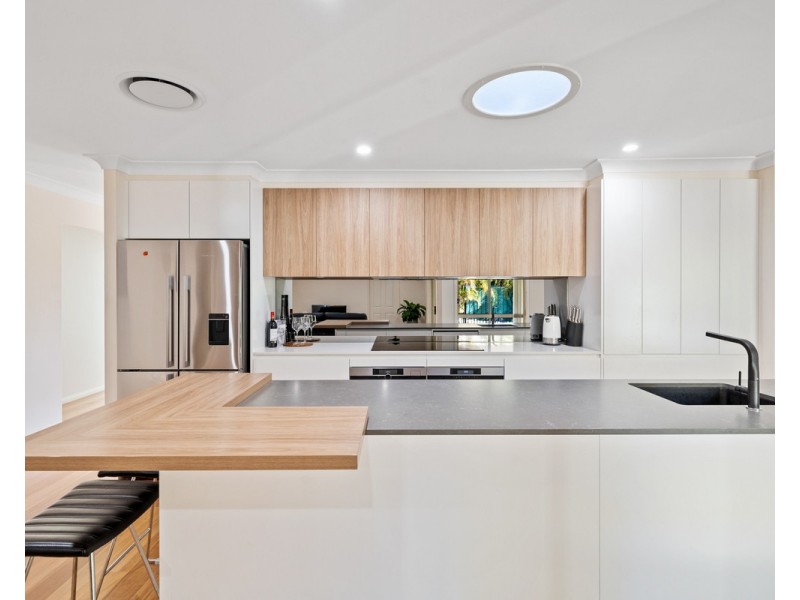 27 Rembrae Drive, Green Point NSW 2251