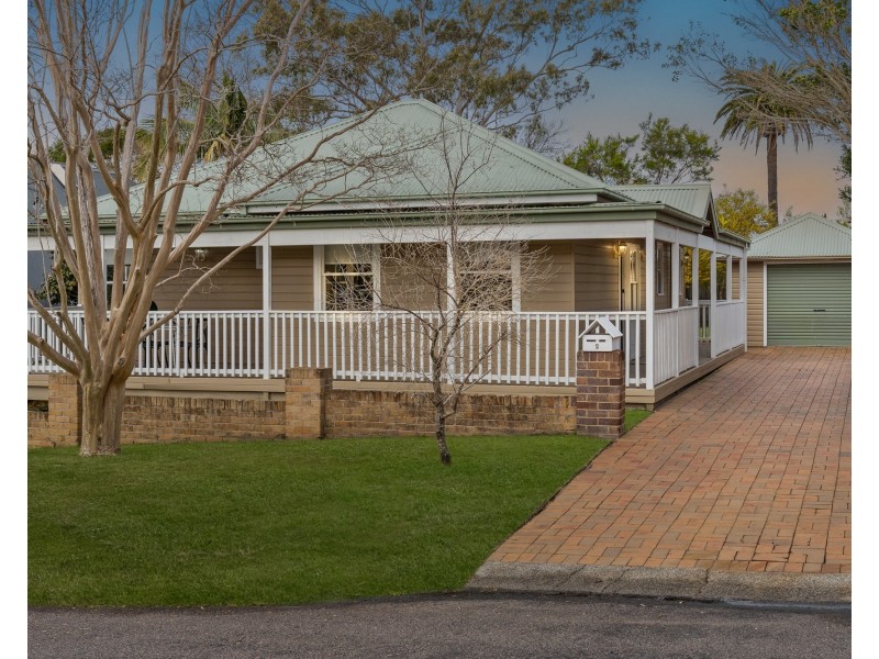 2 Dunn Street, Point Frederick NSW 2250