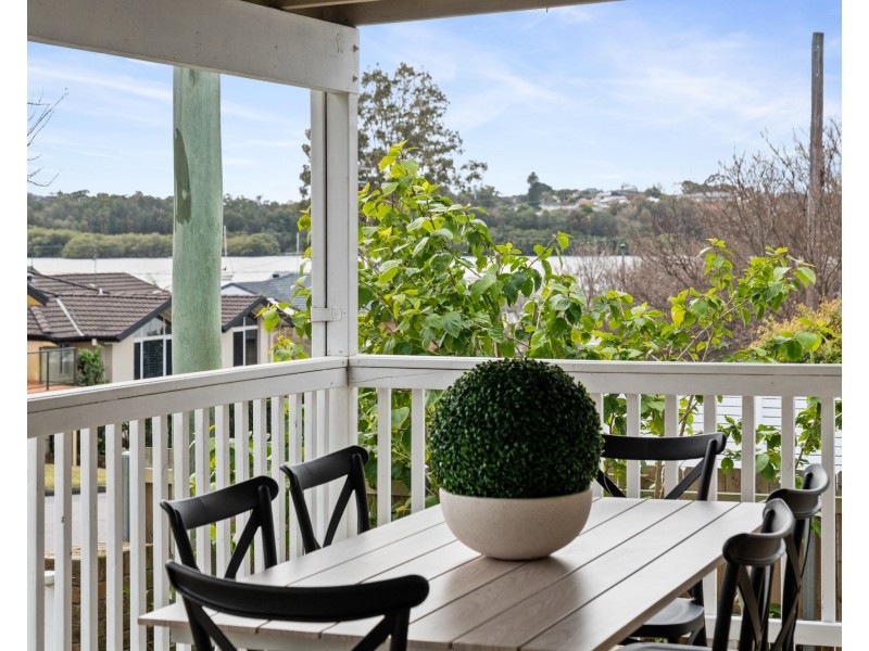 2 Dunn Street, Point Frederick NSW 2250