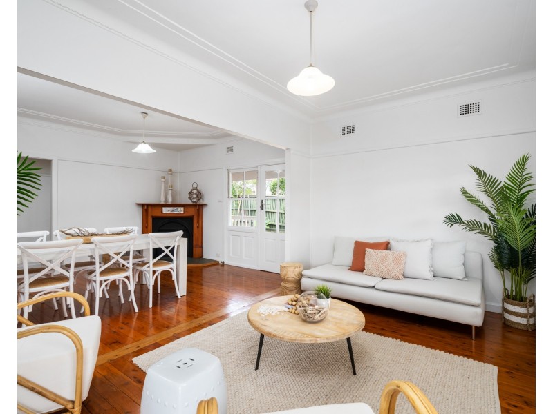 2 Dunn Street, Point Frederick NSW 2250