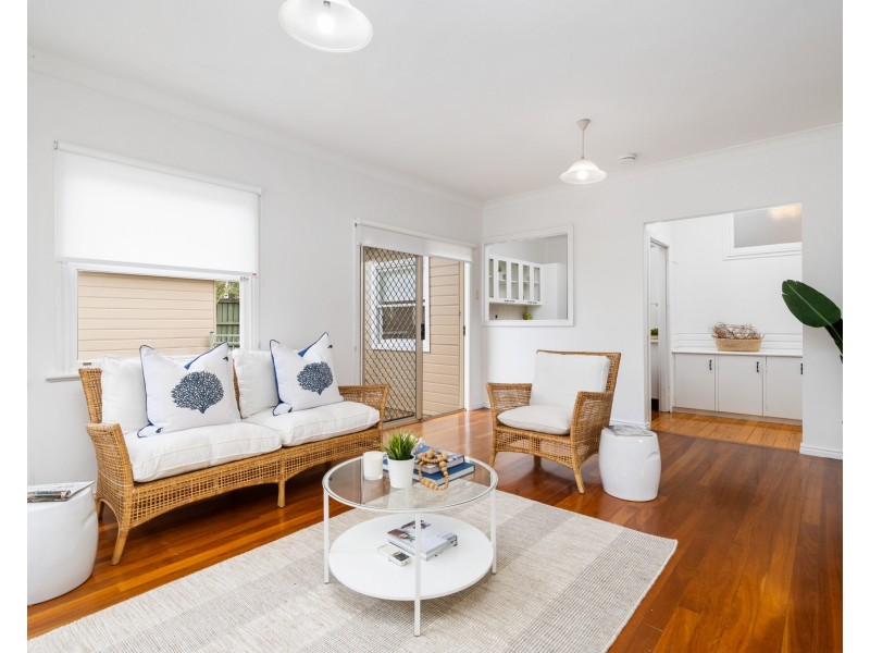 2 Dunn Street, Point Frederick NSW 2250