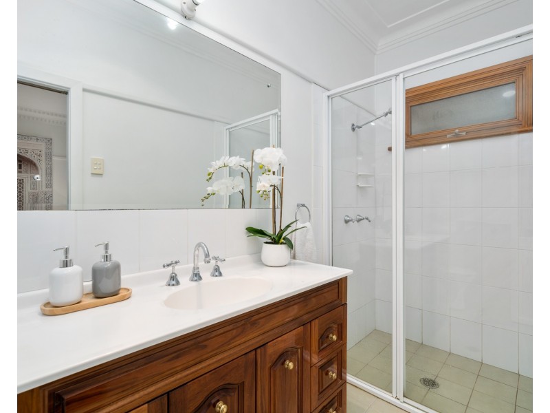 2 Dunn Street, Point Frederick NSW 2250