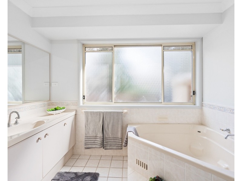 7 Donna Close, Lisarow NSW 2250