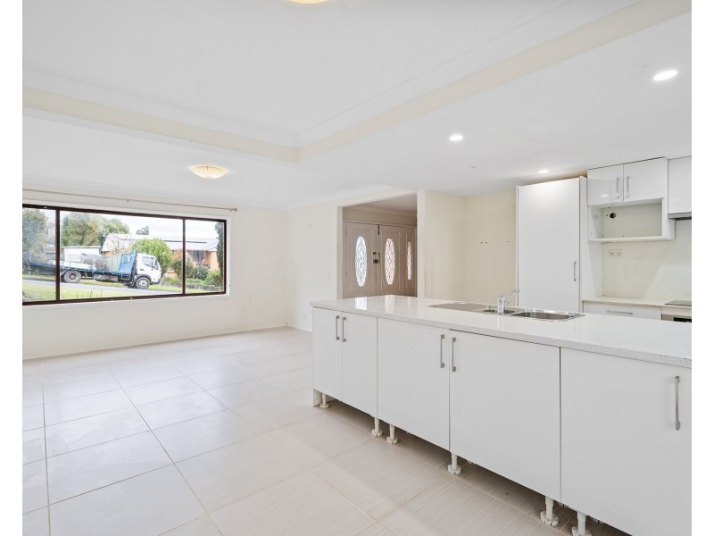 40 North Crescent, Wyoming NSW 2250