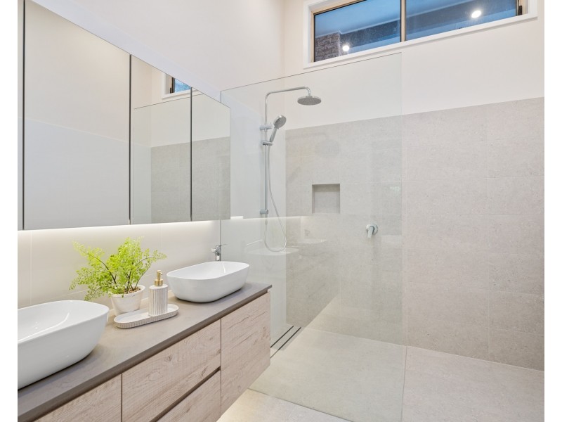 128 Berrys Head Road, Wyoming NSW 2250