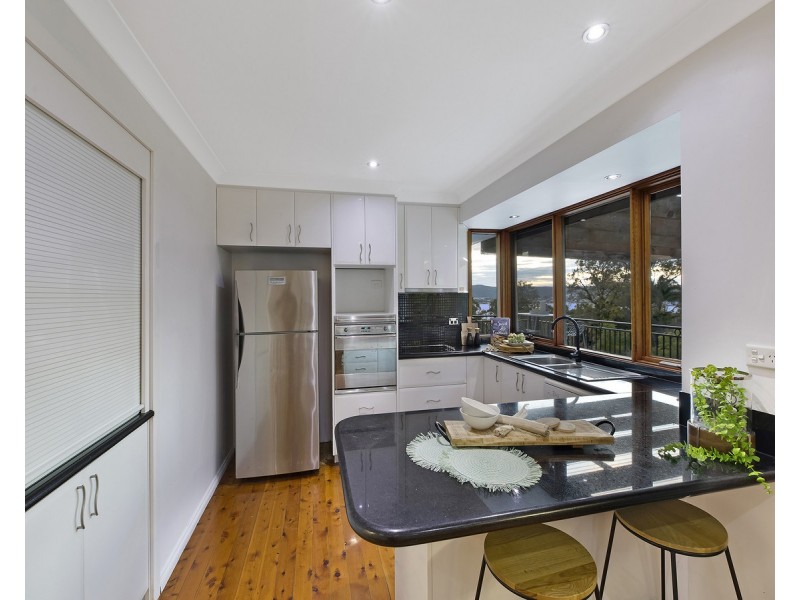 5 Leonie Parade, Green Point NSW 2251