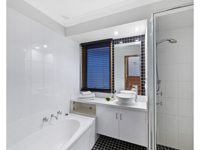 5 Leonie Parade, Green Point NSW 2251