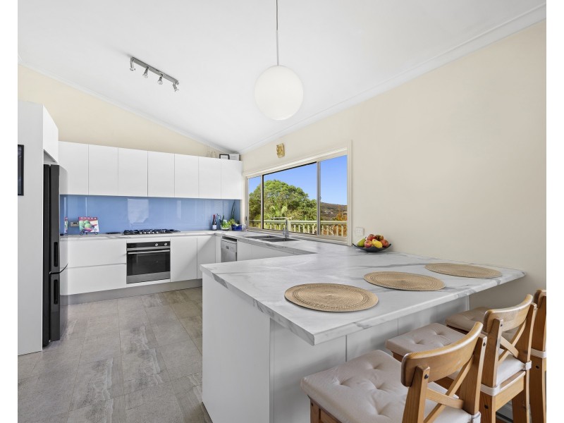 9 Valley View Road, Bateau Bay NSW 2261