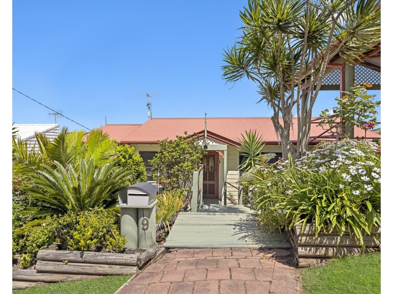 9 Valley View Road, Bateau Bay NSW 2261