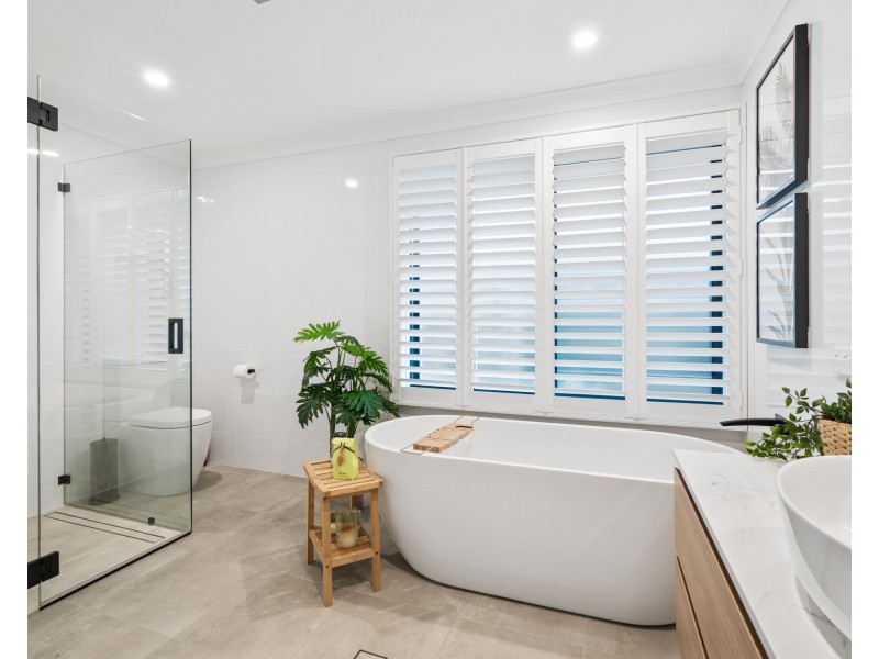 81 Sir Joseph Banks Drive, Bateau Bay NSW 2261