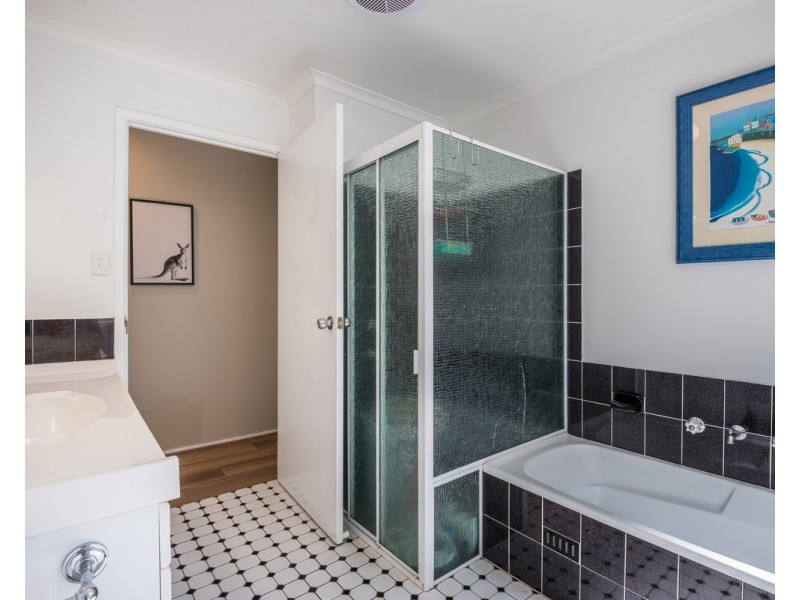 6 Stephen Close, Green Point NSW 2251