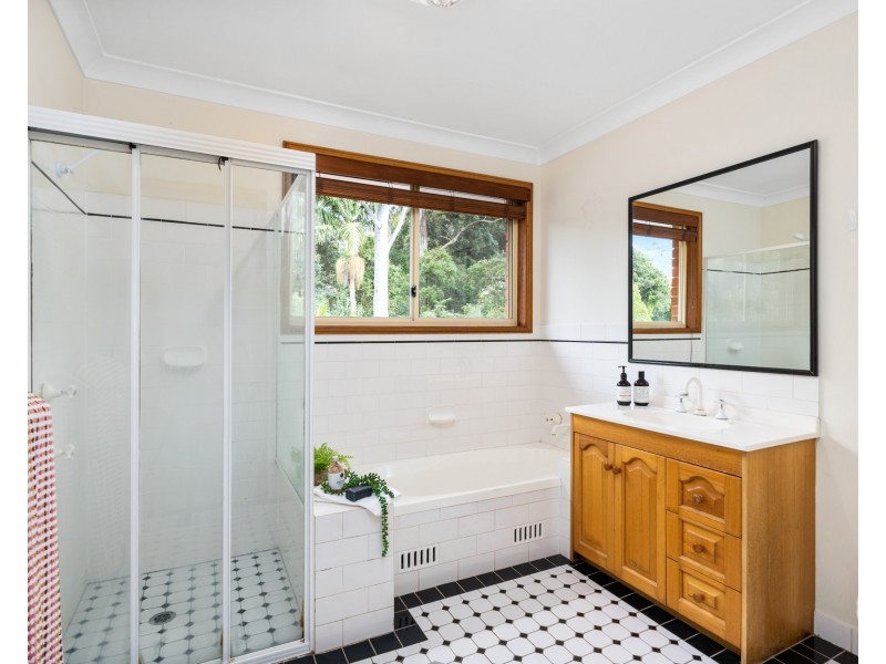 27 Donna Close, Lisarow NSW 2250