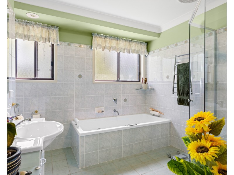 10 Warrambool Road, Wamberal NSW 2260