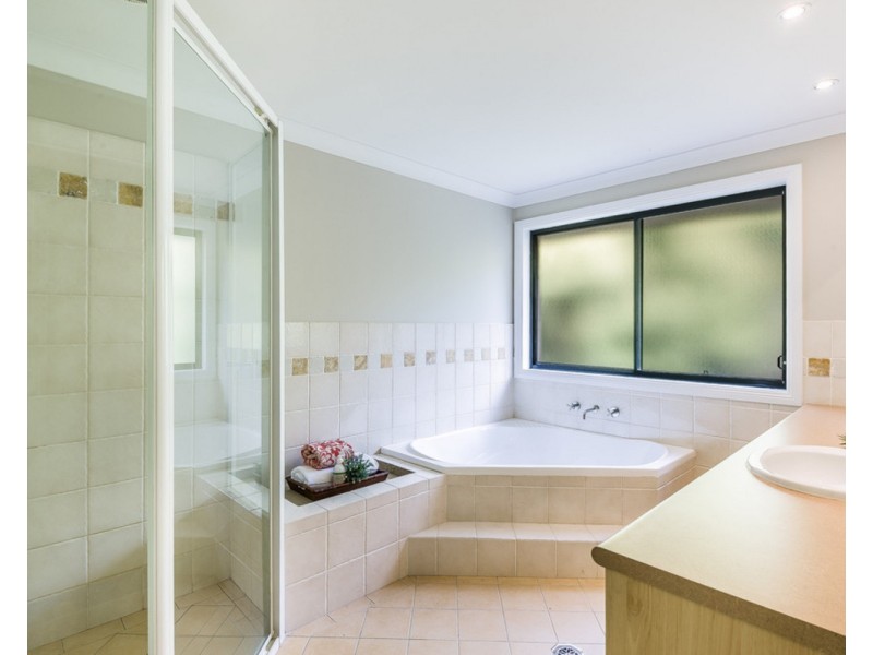 17 Bannister Drive, Erina NSW 2250