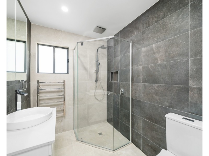 2 Windsor Road, Berkeley Vale NSW 2261