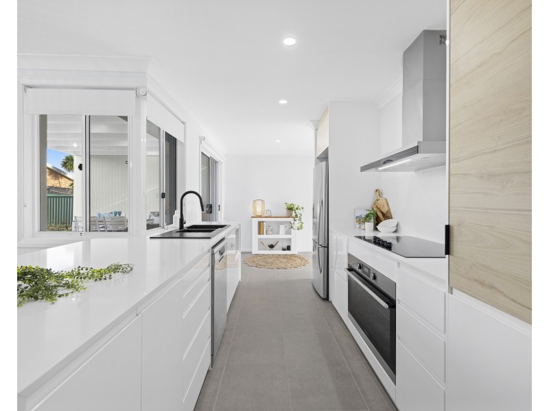 28 Sir Joseph Banks Drive, Bateau Bay NSW 2261
