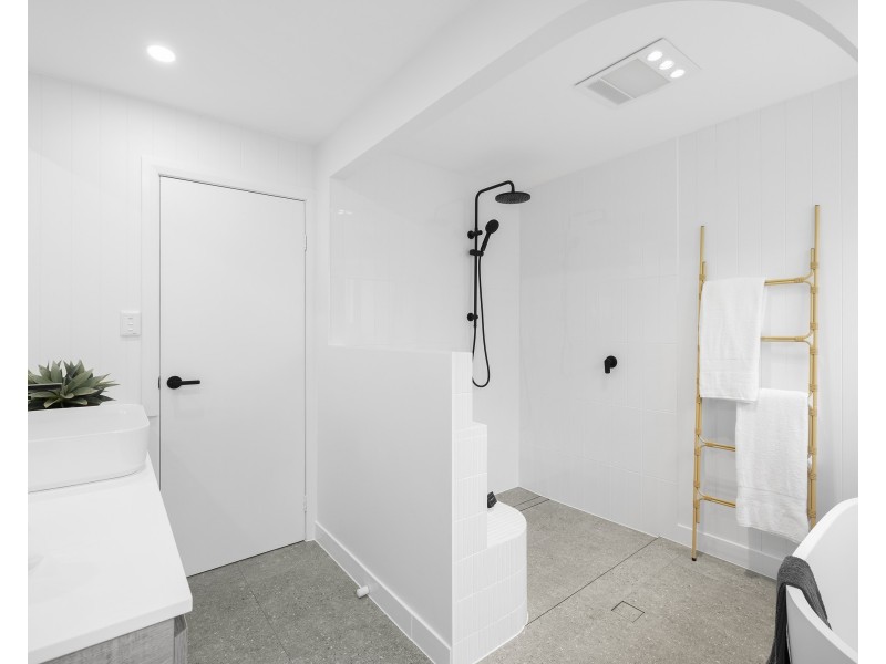 28 Sir Joseph Banks Drive, Bateau Bay NSW 2261