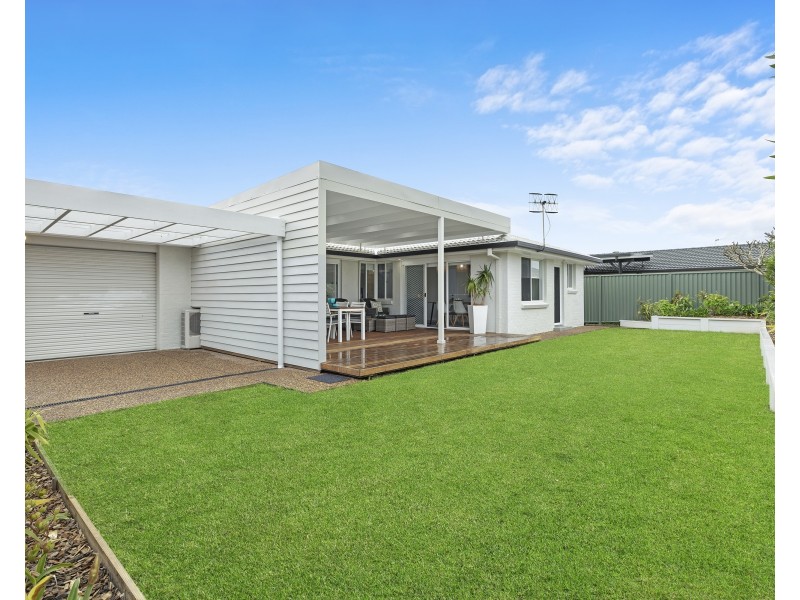 28 Sir Joseph Banks Drive, Bateau Bay NSW 2261