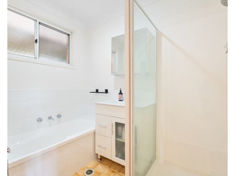 8 Hakea Close, Wyoming NSW 2250