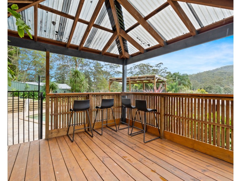 8 Hakea Close, Wyoming NSW 2250