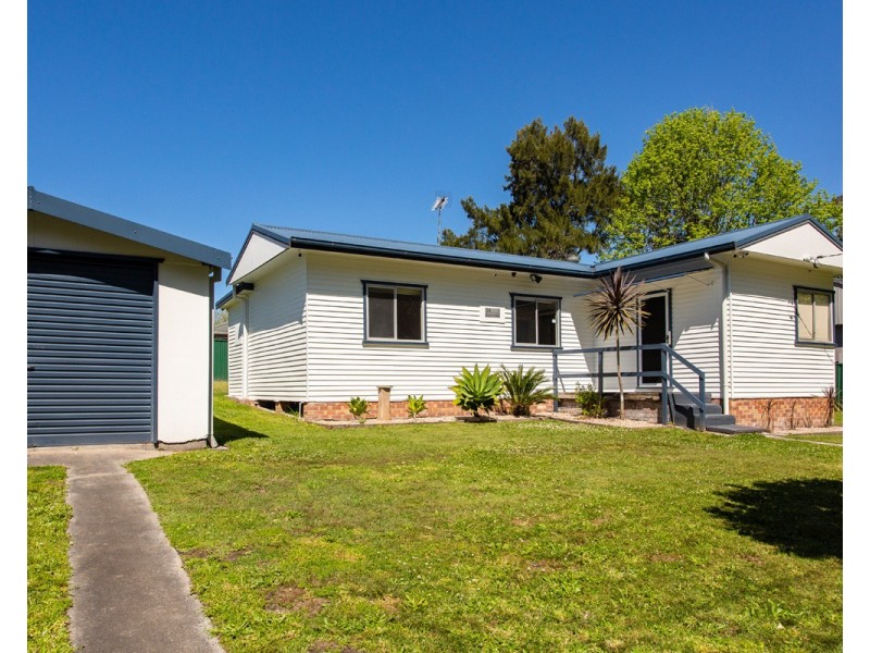 28 Dalton Street, Wyoming NSW 2250