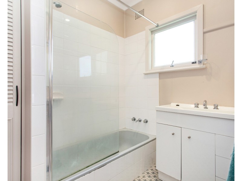 28 Dalton Street, Wyoming NSW 2250