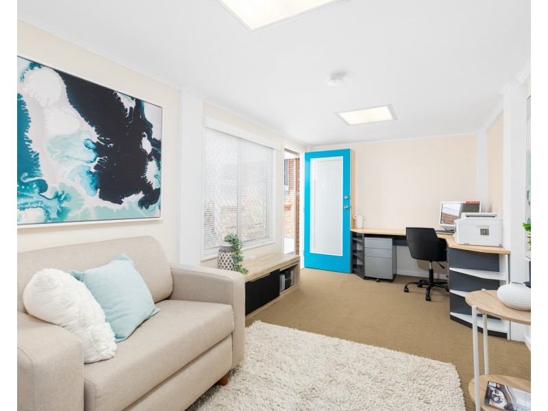 8 Isis Street, Wyoming NSW 2250