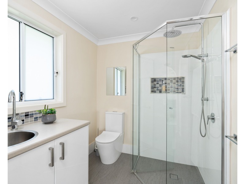 50 North Crescent, Wyoming NSW 2250