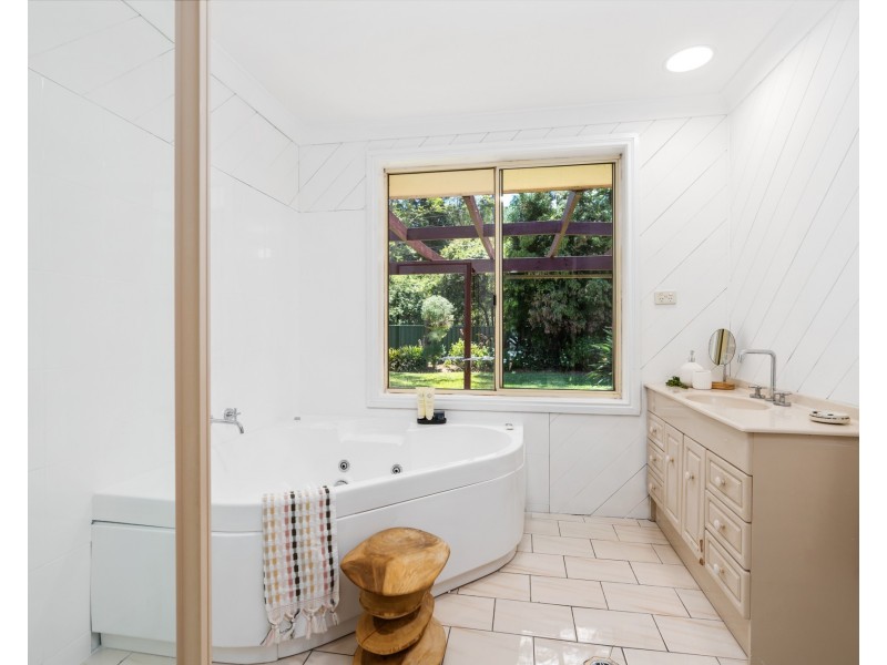 26 Donna Close, Lisarow NSW 2250