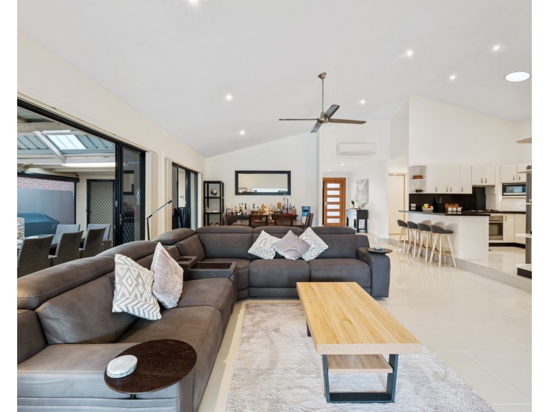 81 Sir Joseph Banks Drive, Bateau Bay NSW 2261