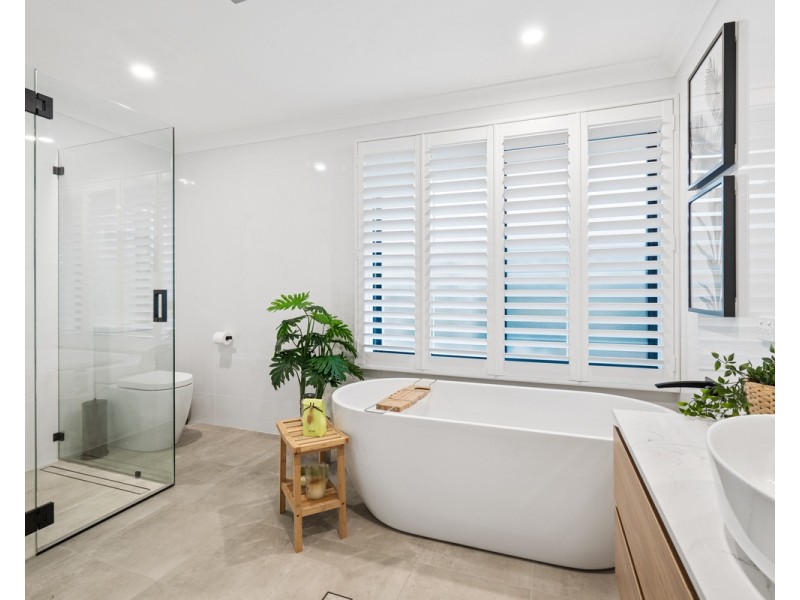 81 Sir Joseph Banks Drive, Bateau Bay NSW 2261
