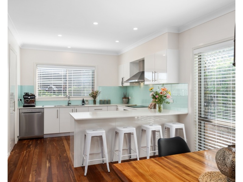 54 Forresters Beach Road, Forresters Beach NSW 2260