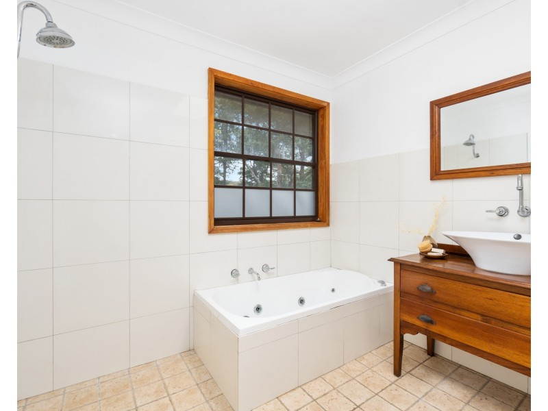 38 Rain Forest Road, Wyoming NSW 2250