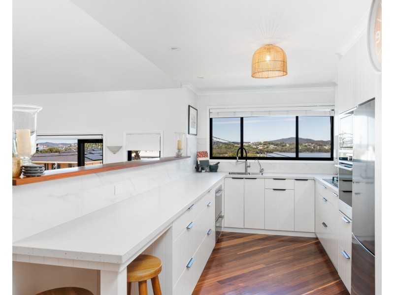 5 Lavinia Street, Forresters Beach NSW 2260