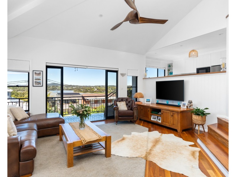 5 Lavinia Street, Forresters Beach NSW 2260