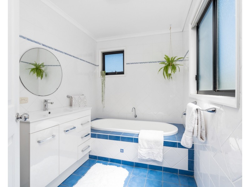 5 Lavinia Street, Forresters Beach NSW 2260