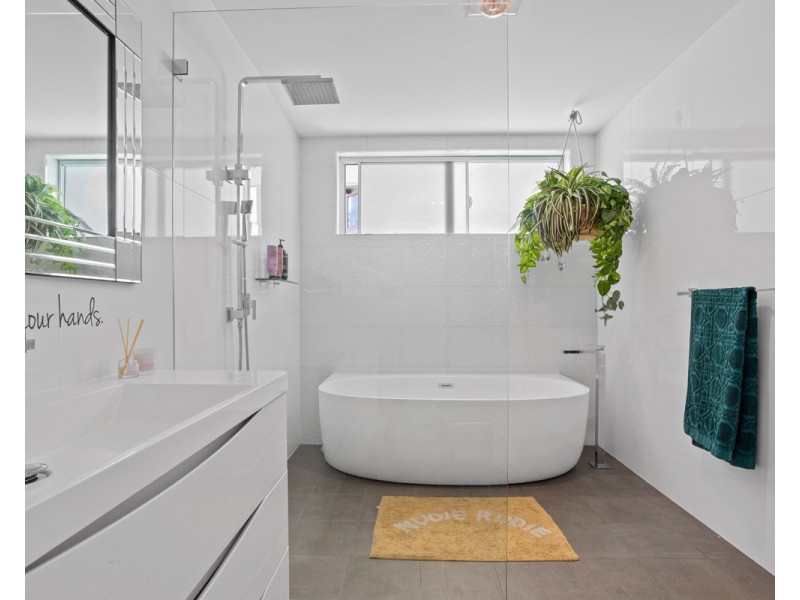 835 The Entrance Road, Wamberal NSW 2260