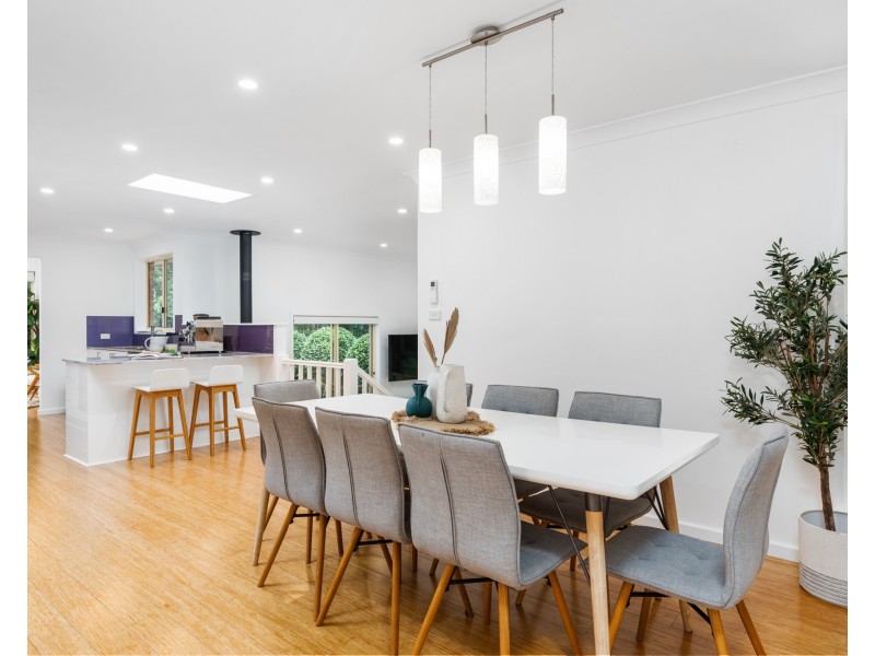 16 Kambala Close, Wyoming NSW 2250