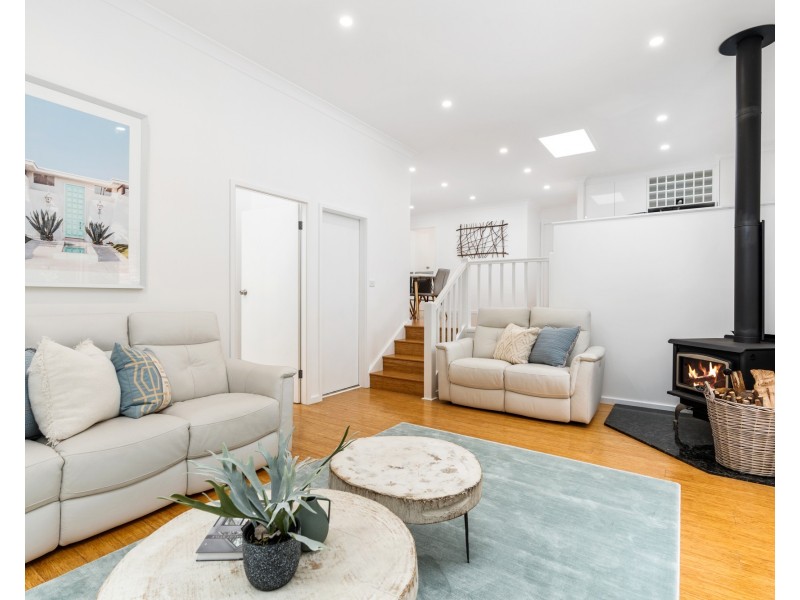 16 Kambala Close, Wyoming NSW 2250