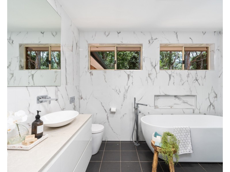 16 Kambala Close, Wyoming NSW 2250