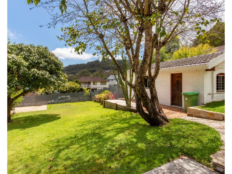 24 Lock Avenue, Springfield NSW 2250
