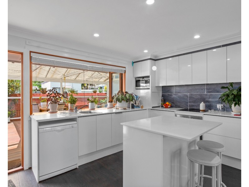 1/1 Papala Avenue, Bateau Bay NSW 2261