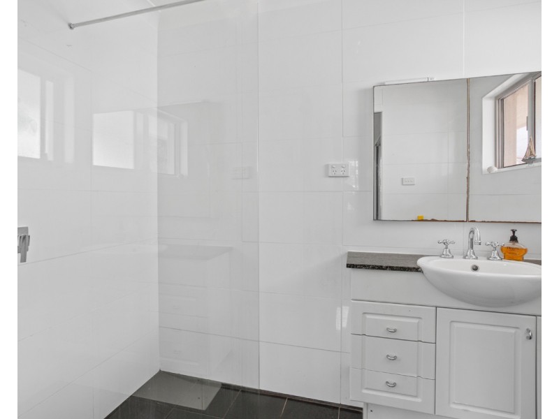 1/1 Papala Avenue, Bateau Bay NSW 2261