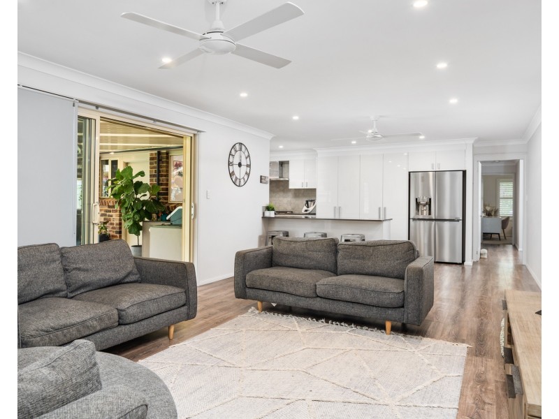 17 Ashburn Close, Lisarow NSW 2250