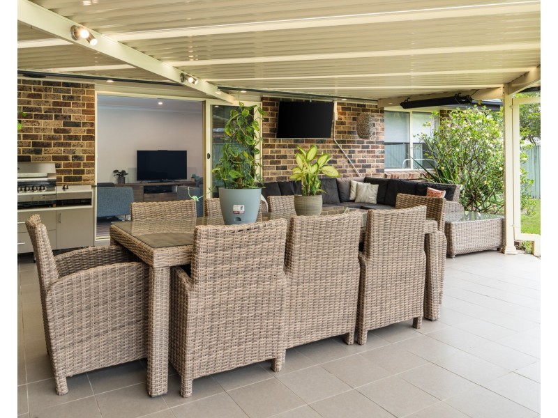 17 Ashburn Close, Lisarow NSW 2250
