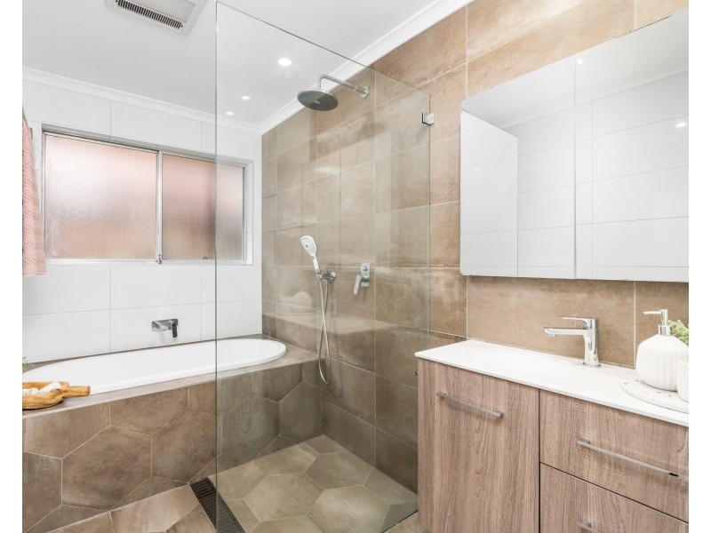 17 Fragar Avenue, Wyoming NSW 2250