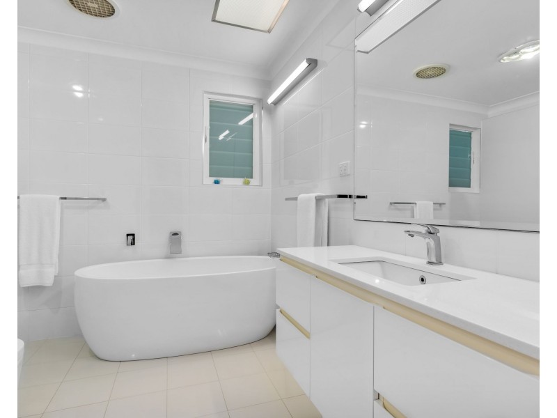 75 Lake Shore Drive, North Avoca NSW 2260