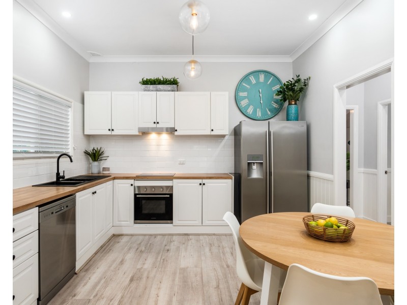 9 Maidens Brush Road, Wyoming NSW 2250